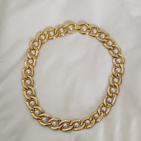 Jewelry - Vintage 80's Napier-style Gold Toned Faux Pearl-Accent Chain Necklace